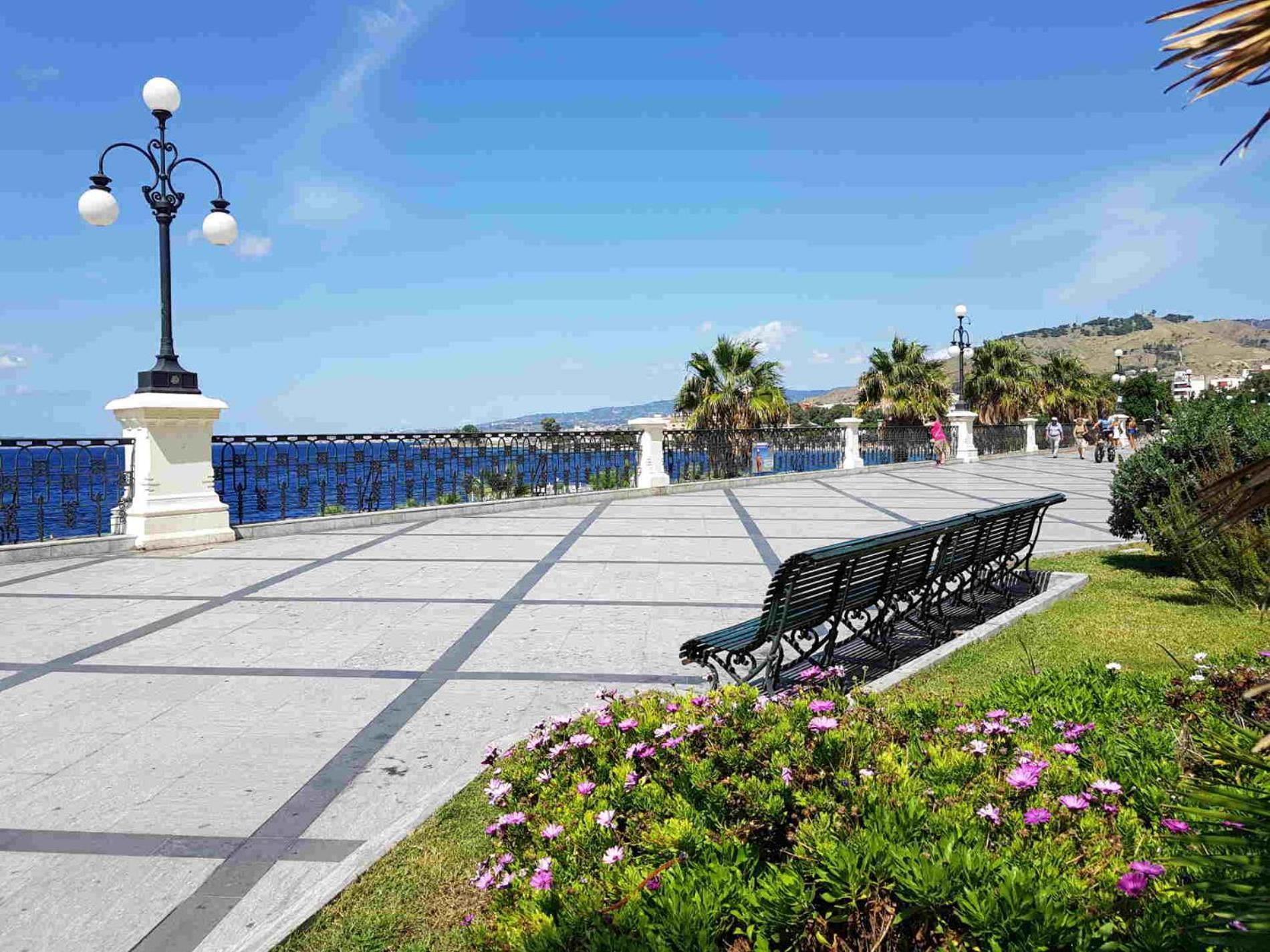 Il Balcone Sullo Stretto Bed & Breakfast Reggio di Calabria Bagian luar foto