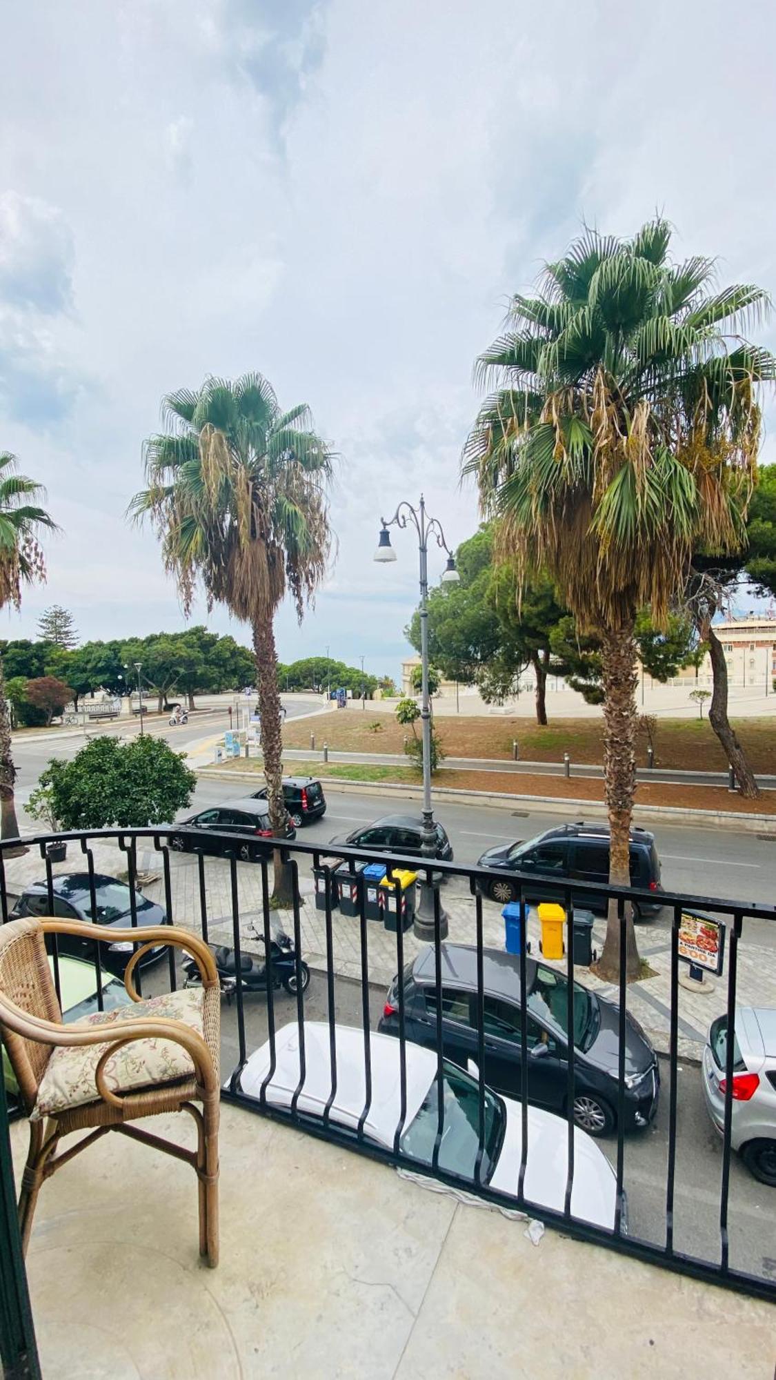 Il Balcone Sullo Stretto Bed & Breakfast Reggio di Calabria Bagian luar foto